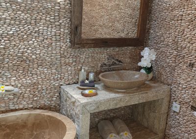 Villa Cowrie beautiful bathroom